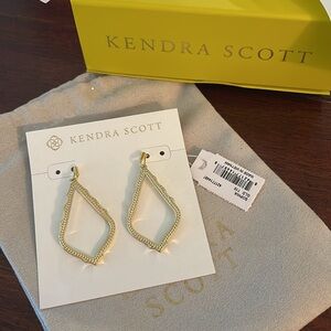 NWT! Kendra Scott Sophia Earrings in Gold